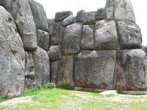 Típico de mampostería Inca en Saksaywaman 